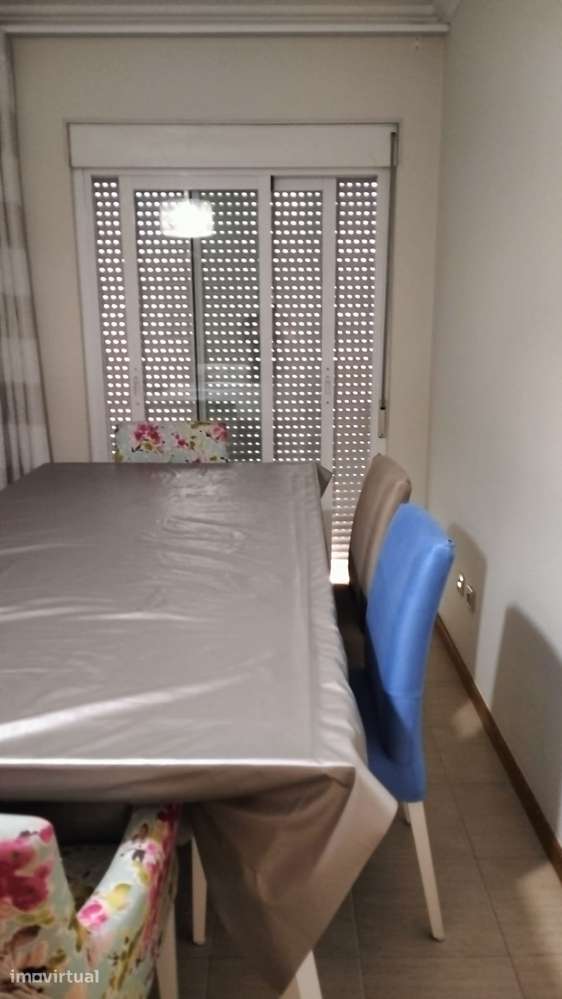 Apartamento T2, mobilado, perto do Hospital S.Bernardo - Grande imagem: 2/13