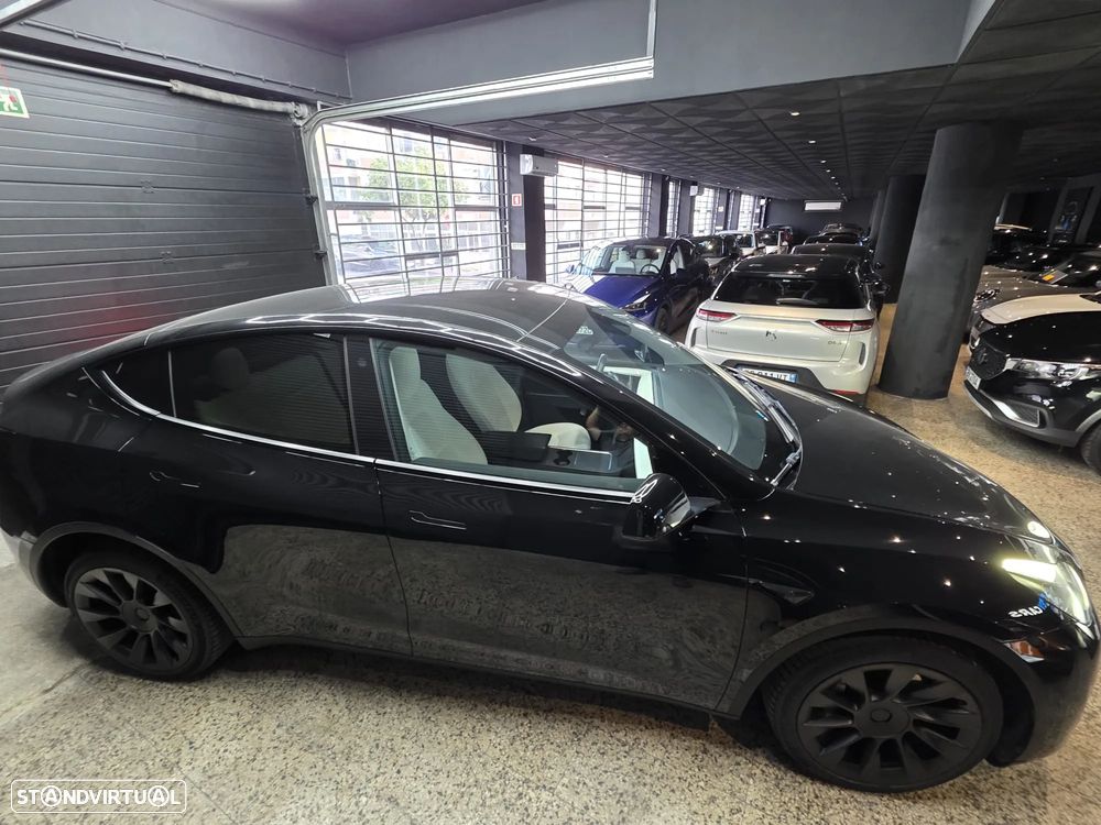 Tesla Model Y Long Range Dual Motor AWD - 28