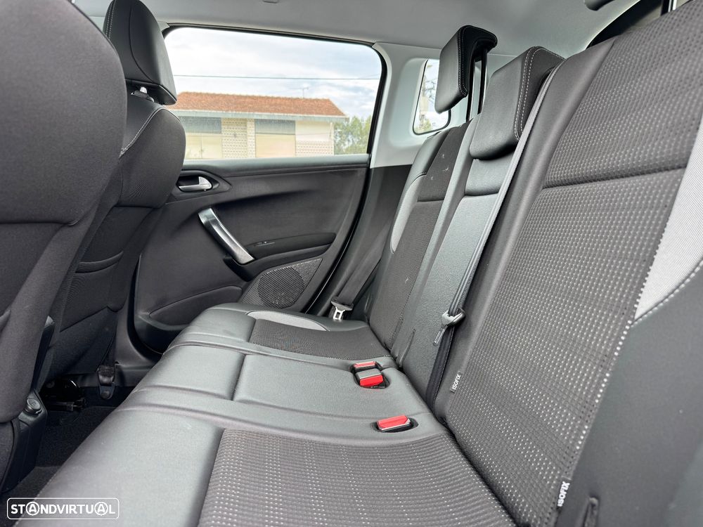 Peugeot 2008 1.2 PureTech Allure - 9