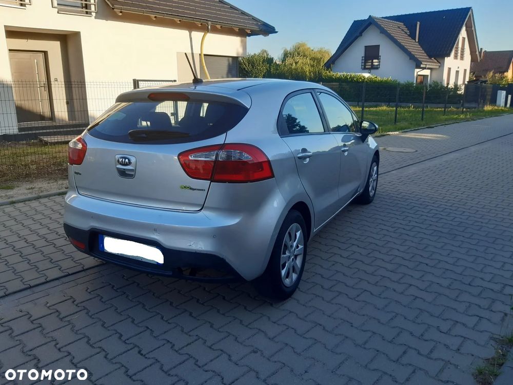 Kia Rio 1.1 CRDI Dream Team Edition - 10