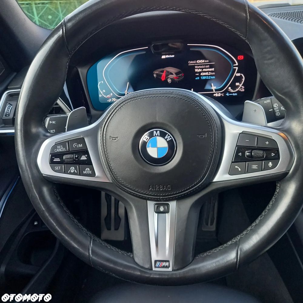 BMW Seria 3 330e xDrive M Sport sport - 32