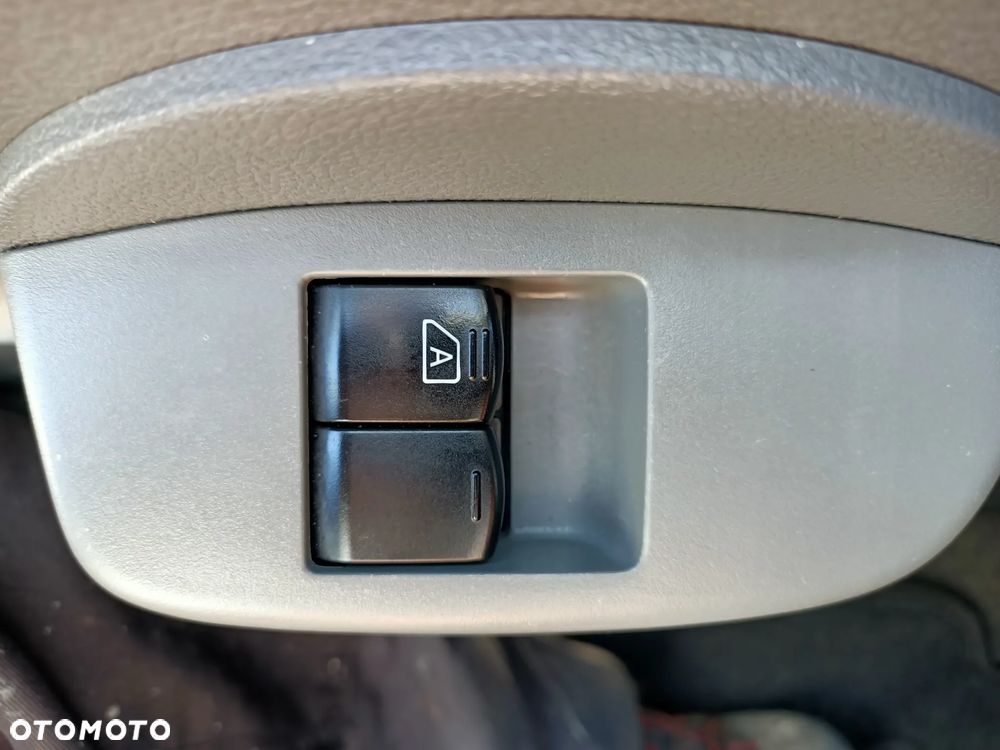 Nissan ENV 200 Maxi - 24