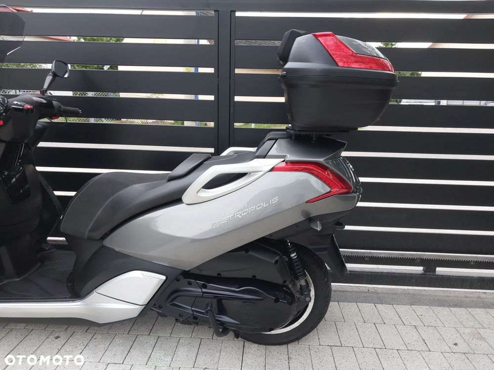 Peugeot Metropolis - 8