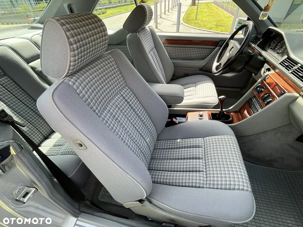 Mercedes-Benz W124 (1984-1993) - 24