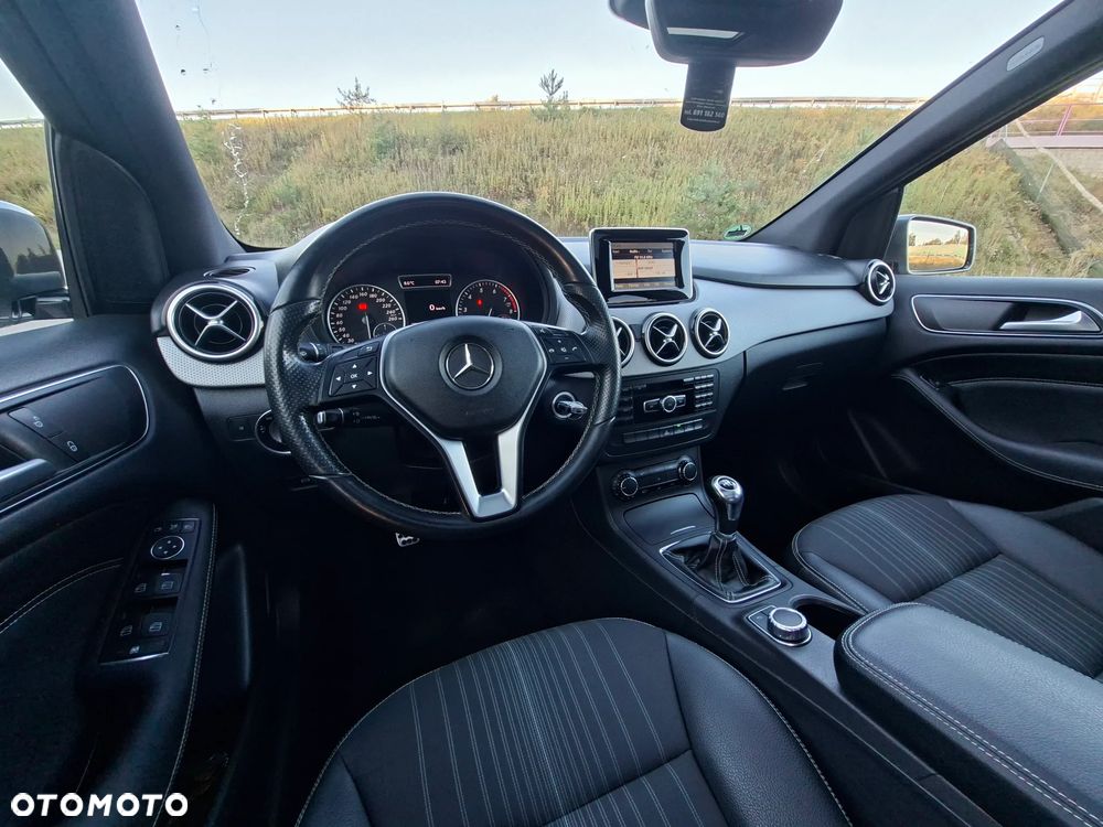 Mercedes-Benz Klasa B 180 BlueEFFICIENCY Edition 1 - 32