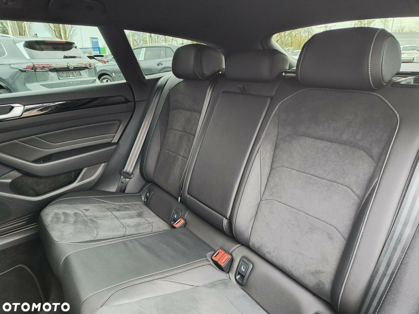 Volkswagen Arteon 2.0 TSI R-Line DSG - 24