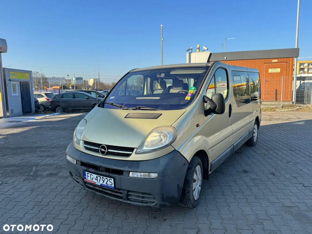 Opel Vivaro Tour - 10