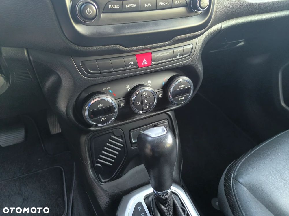 Jeep Renegade 1.4 MultiAir Limited FWD S&S - 25