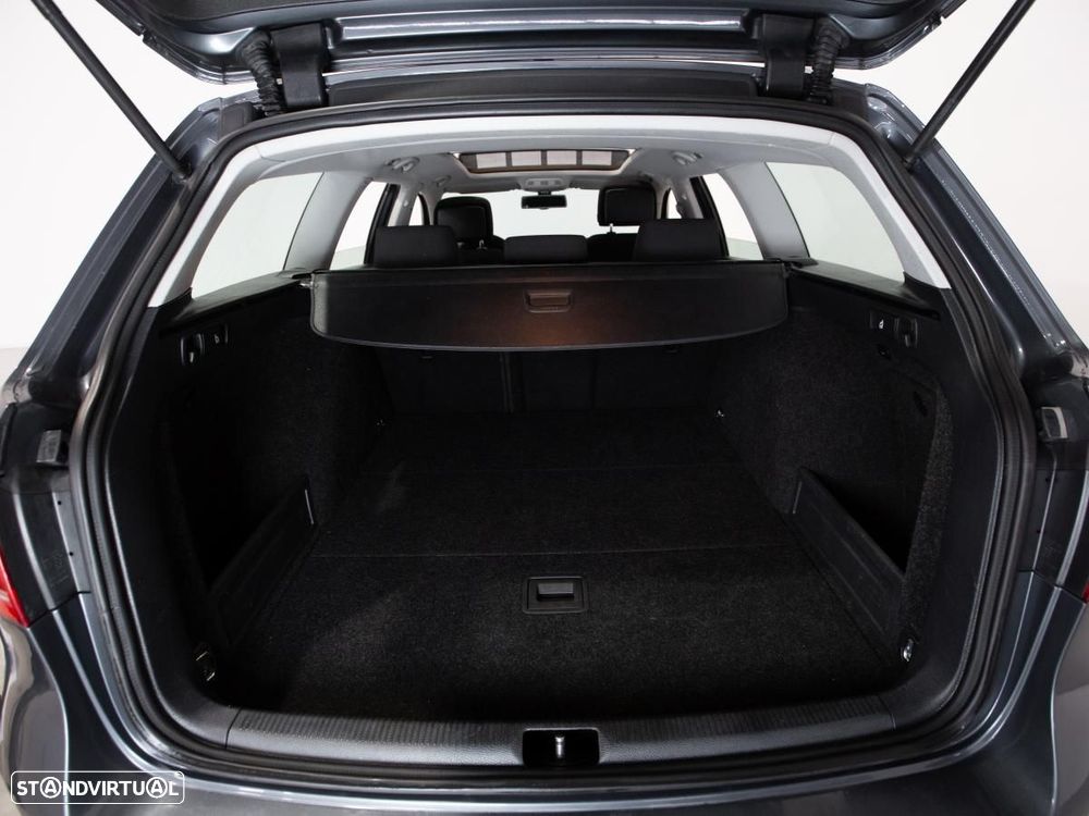 VW Passat Variant - 12