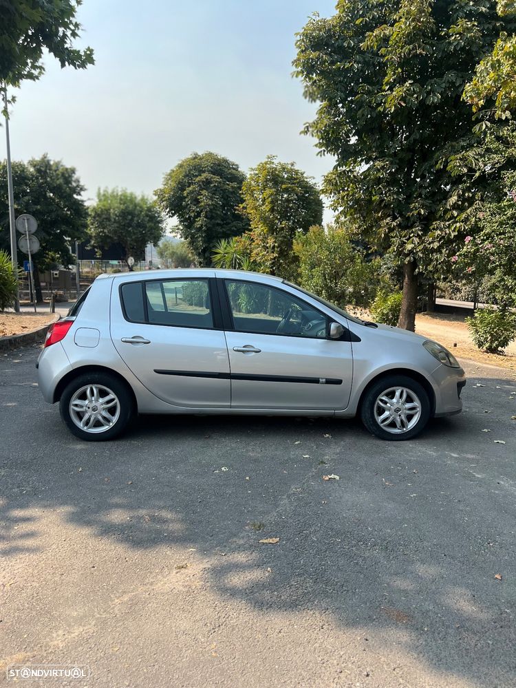 Renault Clio 1.2 16V Confort - 4