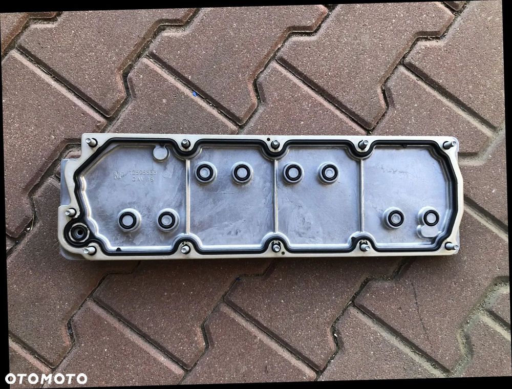 CADILLAC ESCALADE III 6,2 V8 2006-2014 CHEVROLET CAMARO SS 6,2 V8 2009-2015 GÓRNA POKRYWA SILNIKA NOWA - 1