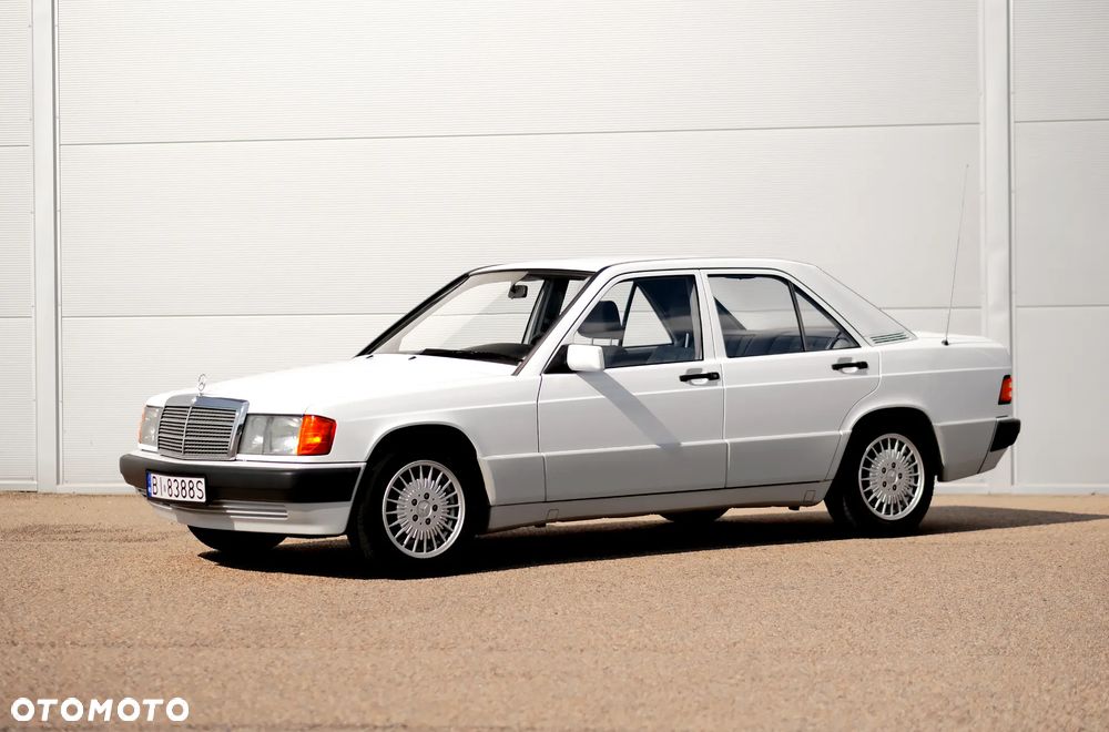 Mercedes-Benz W201 (190) - 3