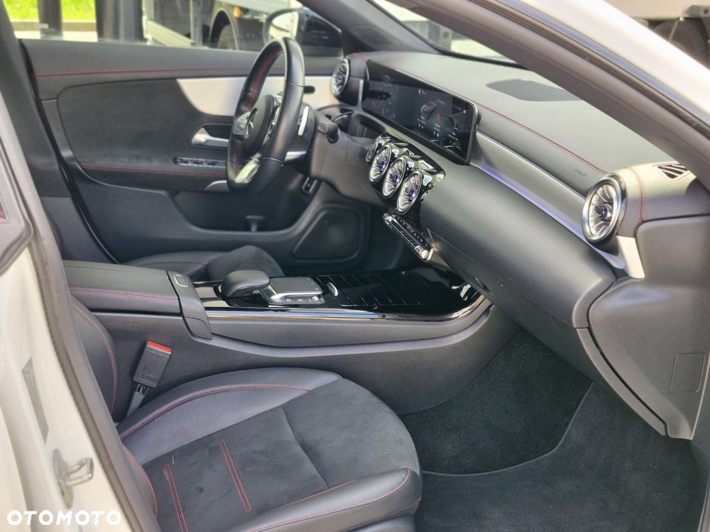 Mercedes-Benz CLA 200 AMG Line 7G-DCT - 19