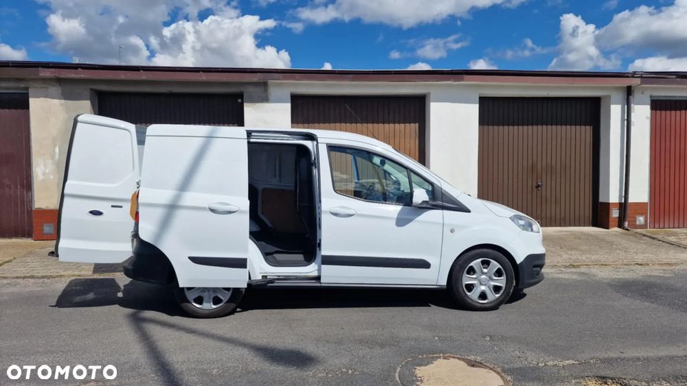 Ford Transit Courier - 12