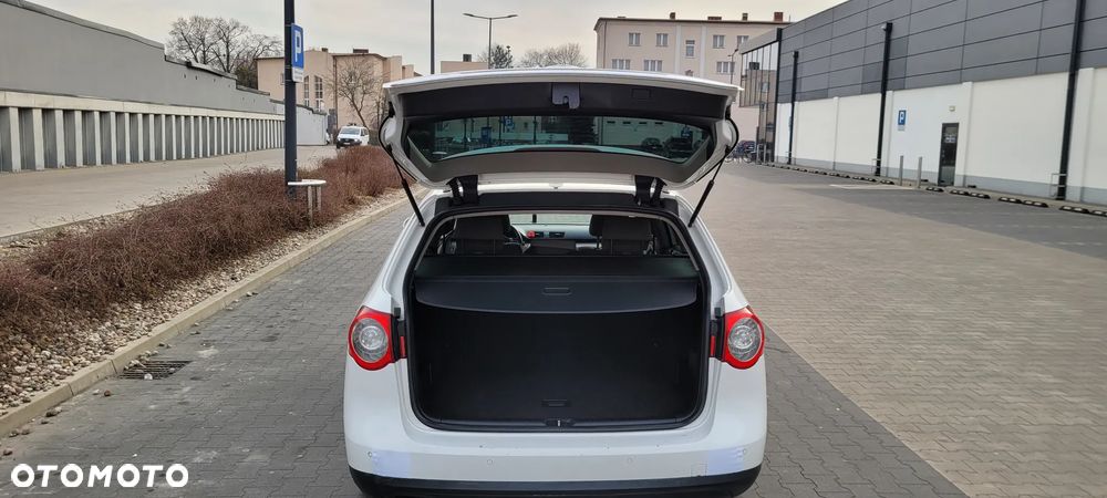Volkswagen Passat 2.0 TDI DPF Highline - 12