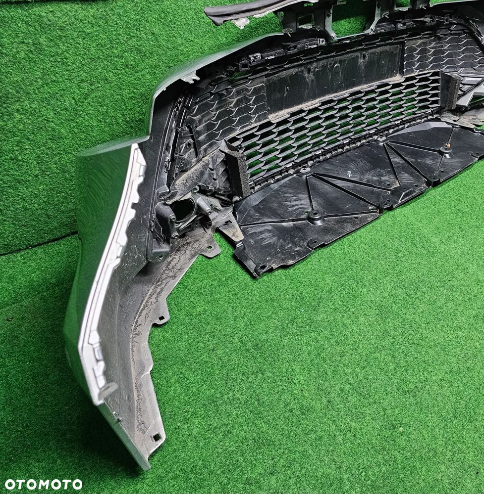 TOYOTA COROLLA E21 ----> ORYGINALNY ZDERZAK PRZEDNI - 17