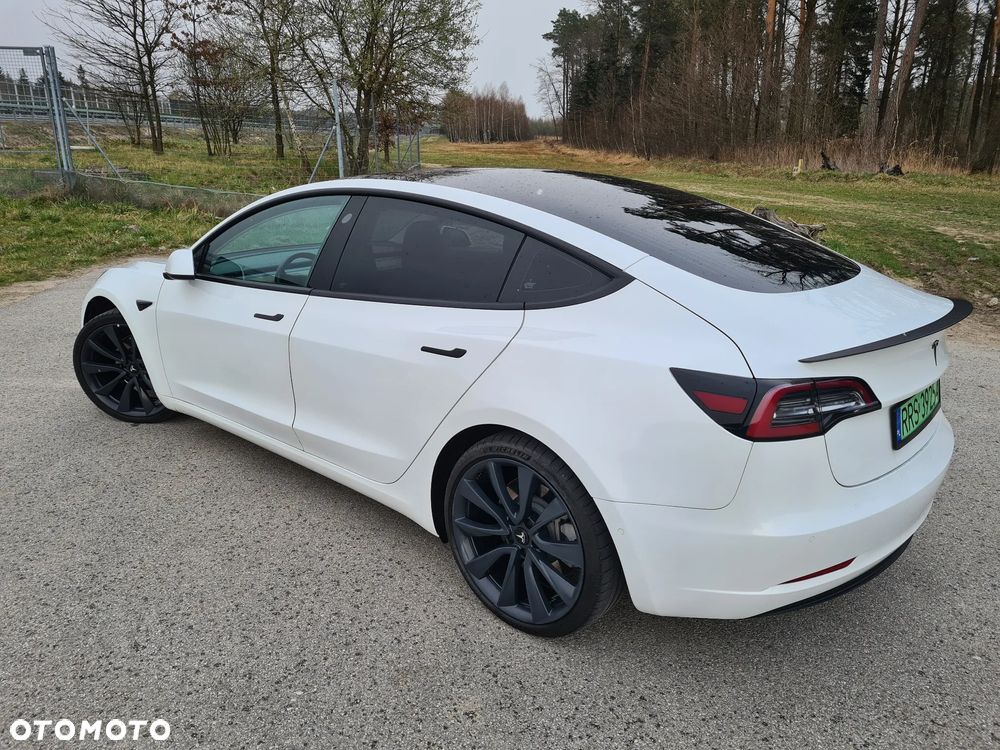 Tesla Model 3 - 4