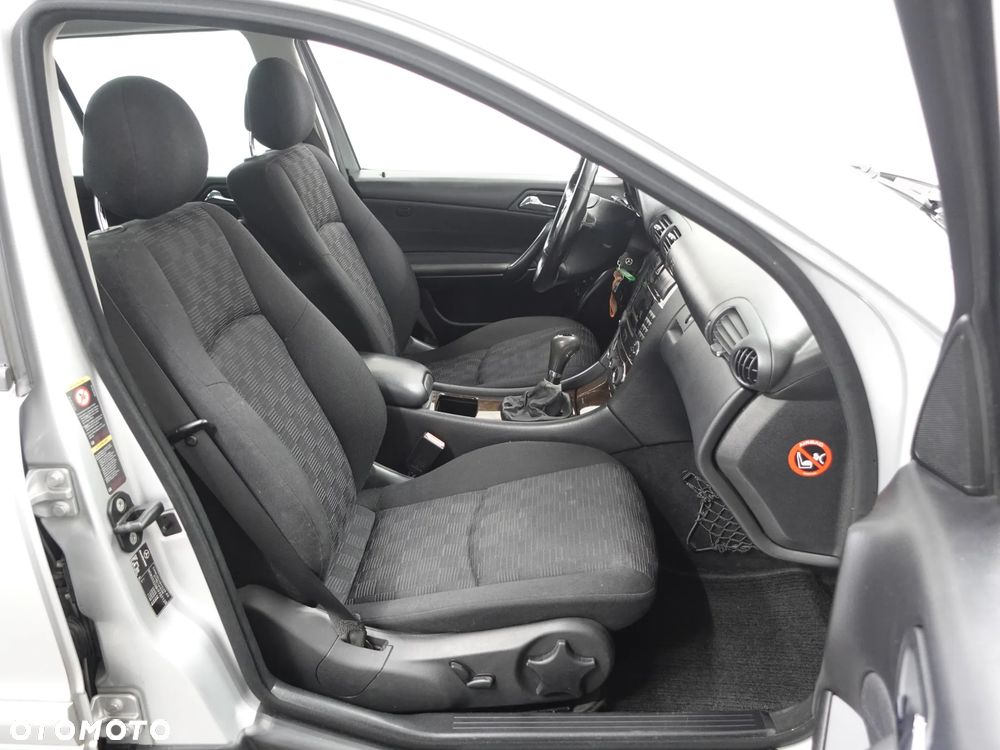 Mercedes-Benz Klasa C 220 CDI Classic - 24