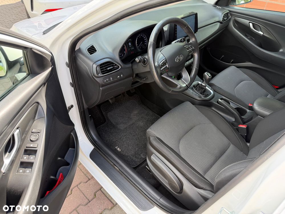 Hyundai i30 blue Kombi 1.4 Trend - 14