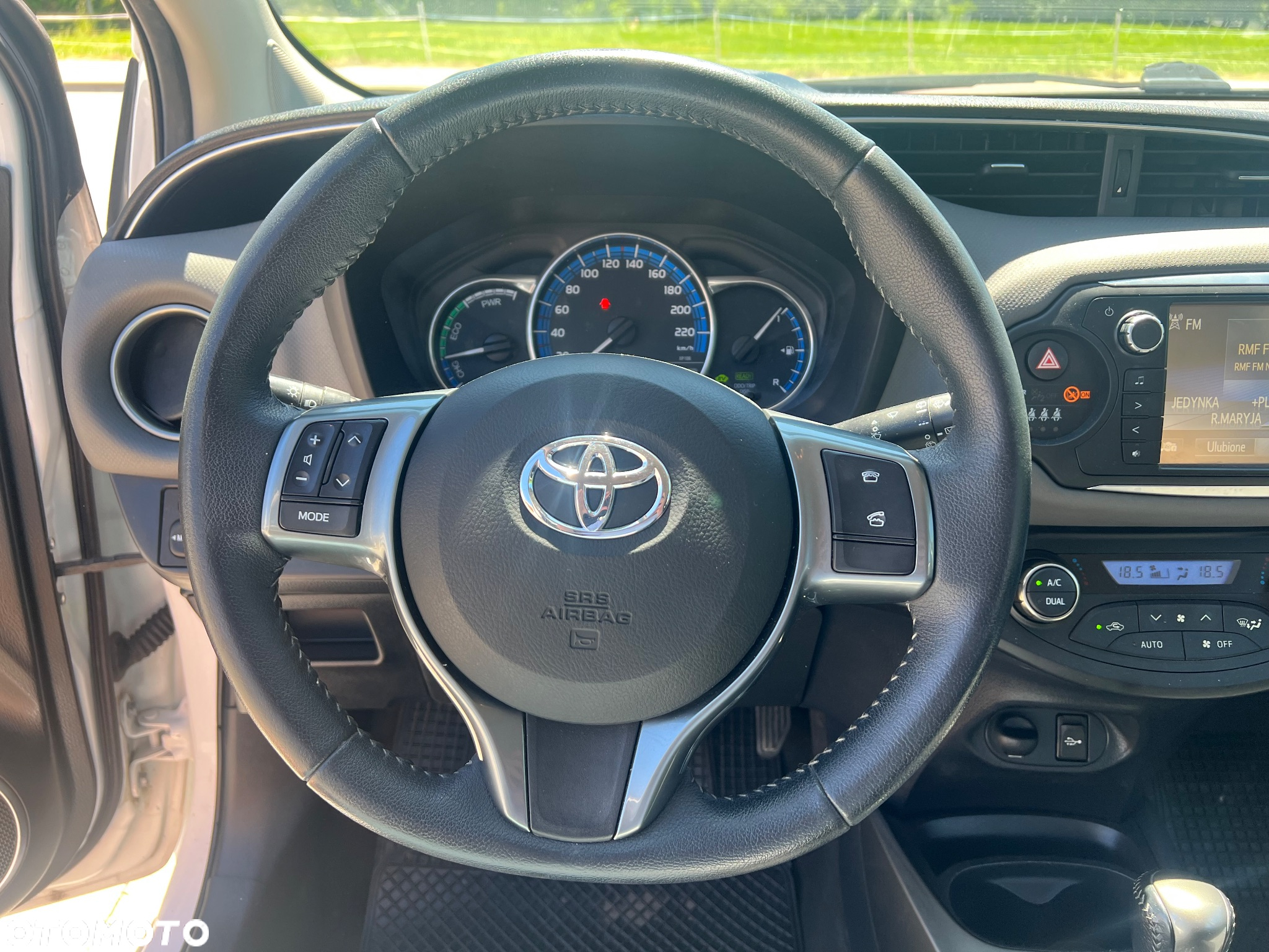Toyota Yaris Hybrid 100 Selection Passion - 12