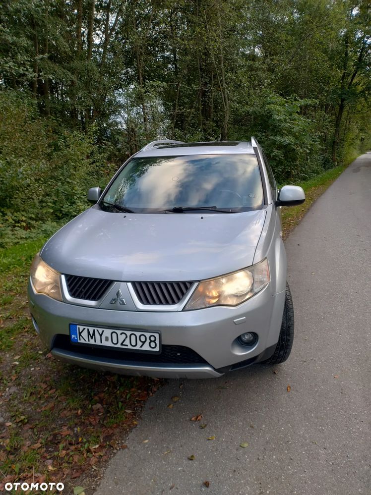 Mitsubishi Outlander - 2