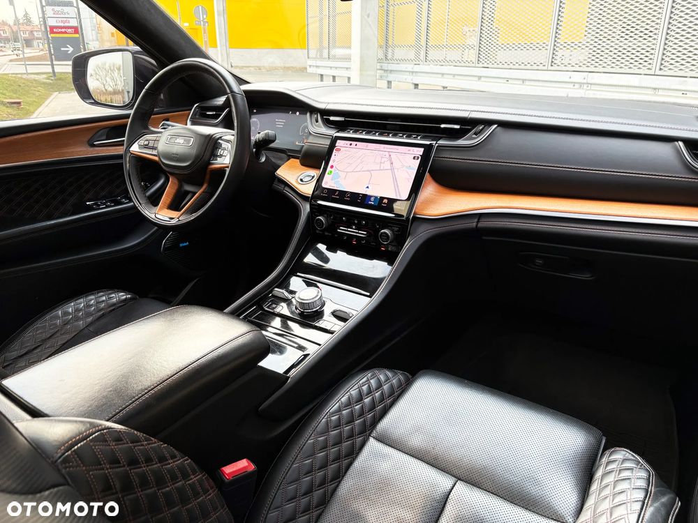 Jeep Grand Cherokee - 24