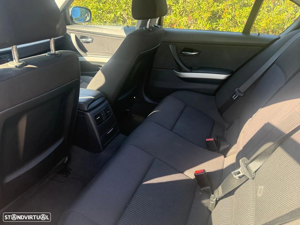 BMW 318 d - 23