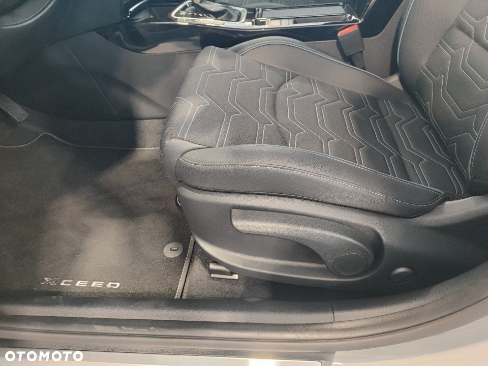 Kia XCeed - 16
