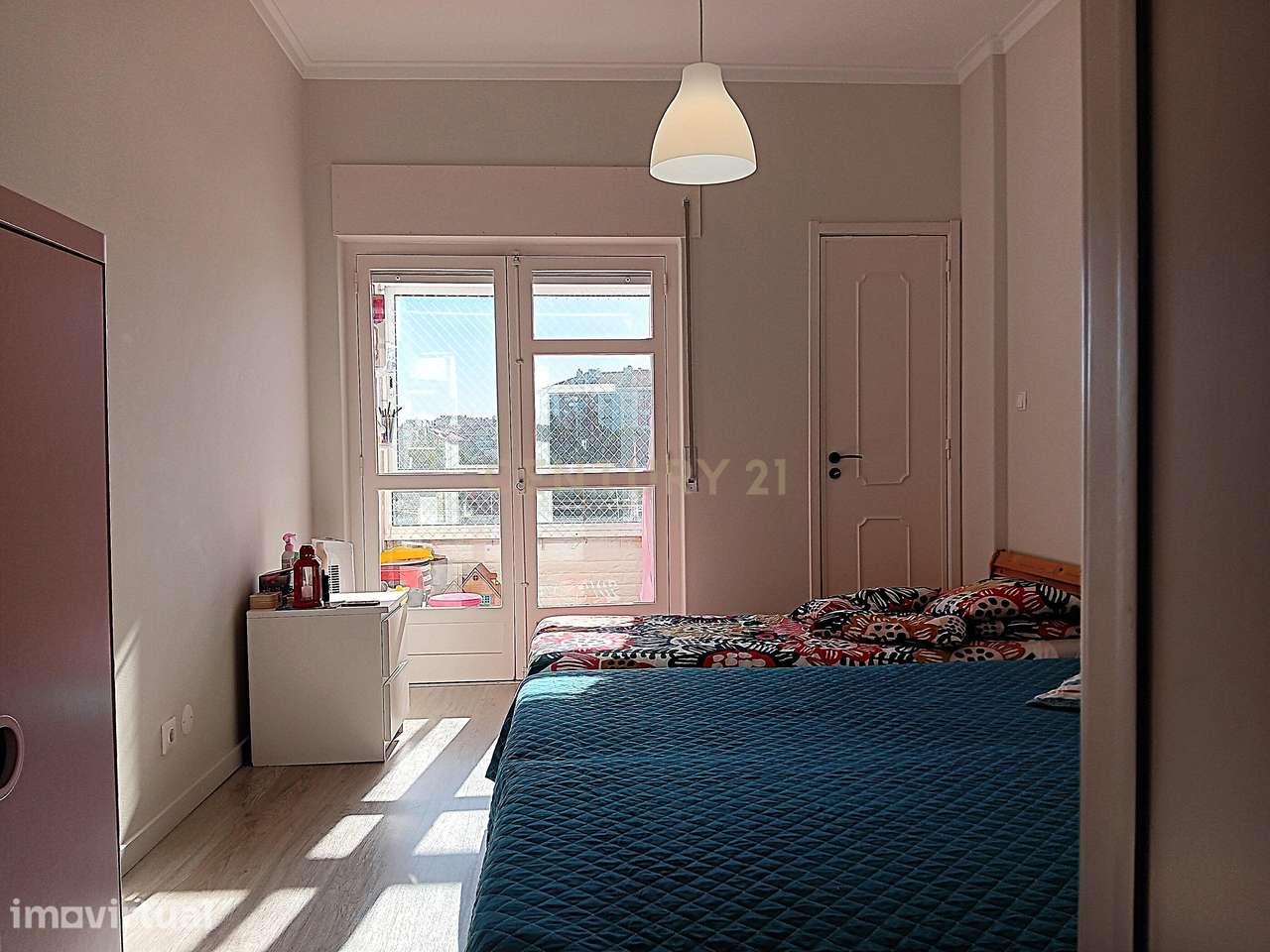 Apartamento com 2 Assoalhadas - Completamente Remodelado - Junto à CP - Grande imagem: 2/10