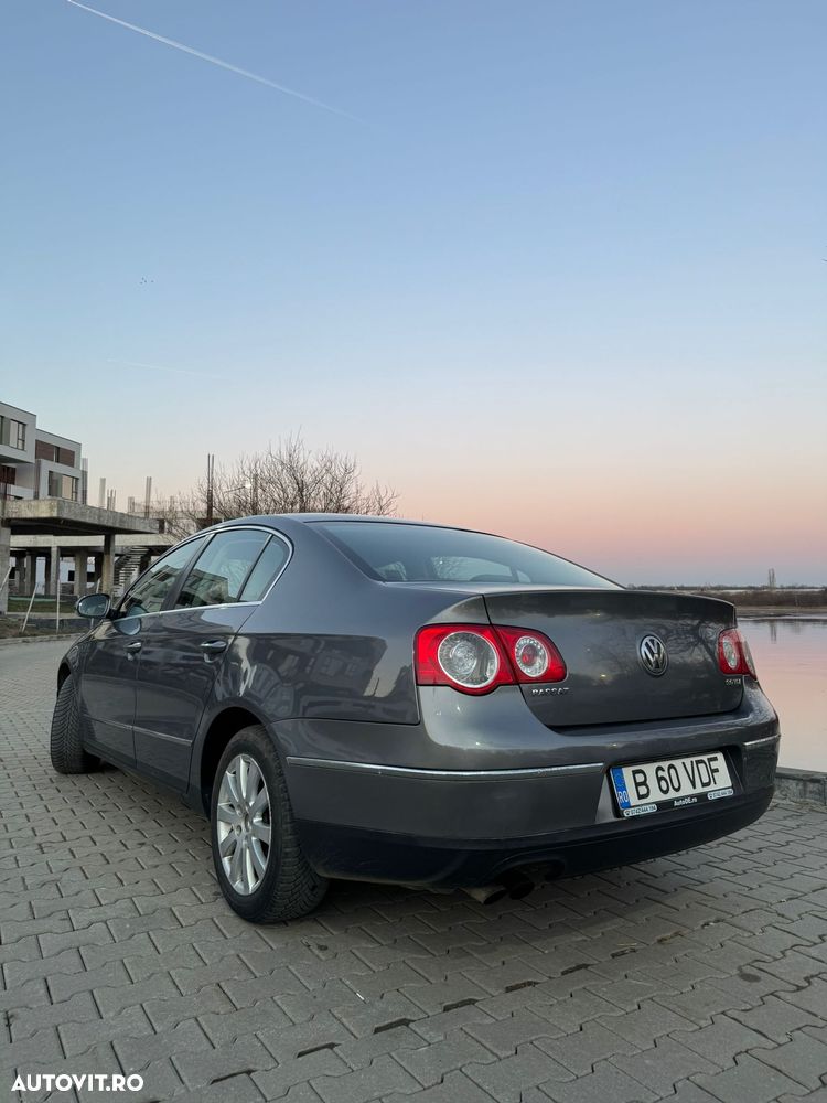 Volkswagen Passat 2.0 TDI Comfortline - 8