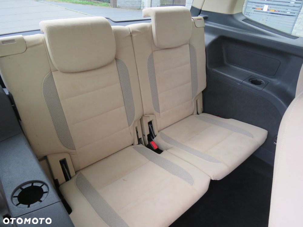 Volkswagen Touran 2.0 TDI DPF BlueMotion Technology DSG Comfortline - 8