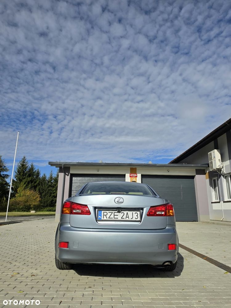 Lexus IS 220 D Elegance - 10