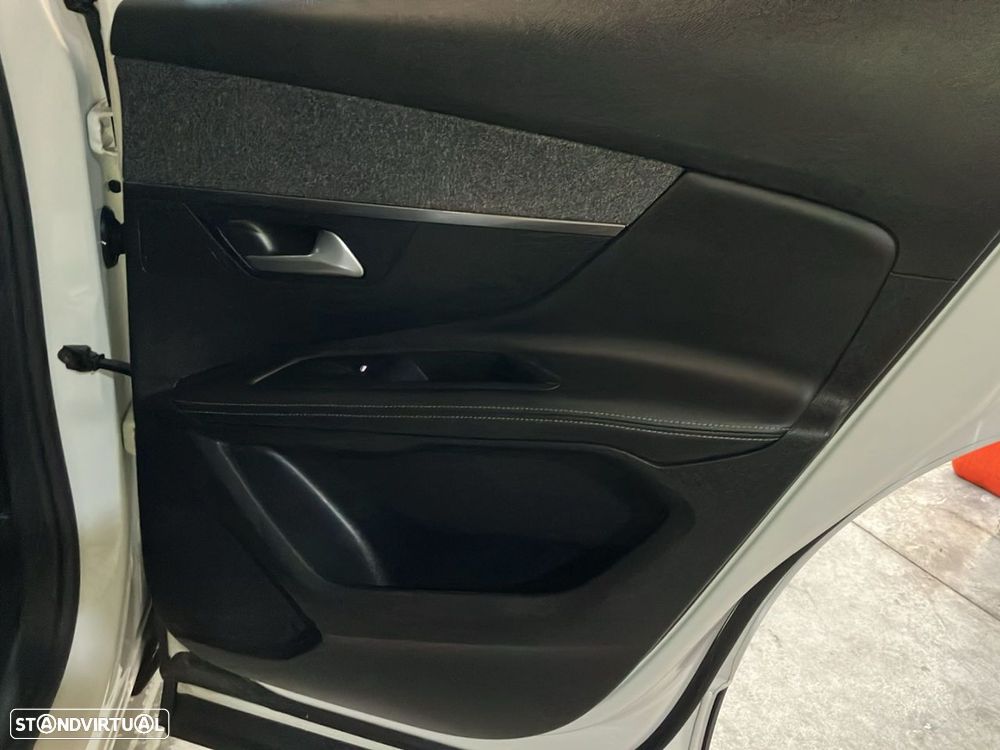 Peugeot 3008 1.5 BlueHDi Allure EAT8 - 24