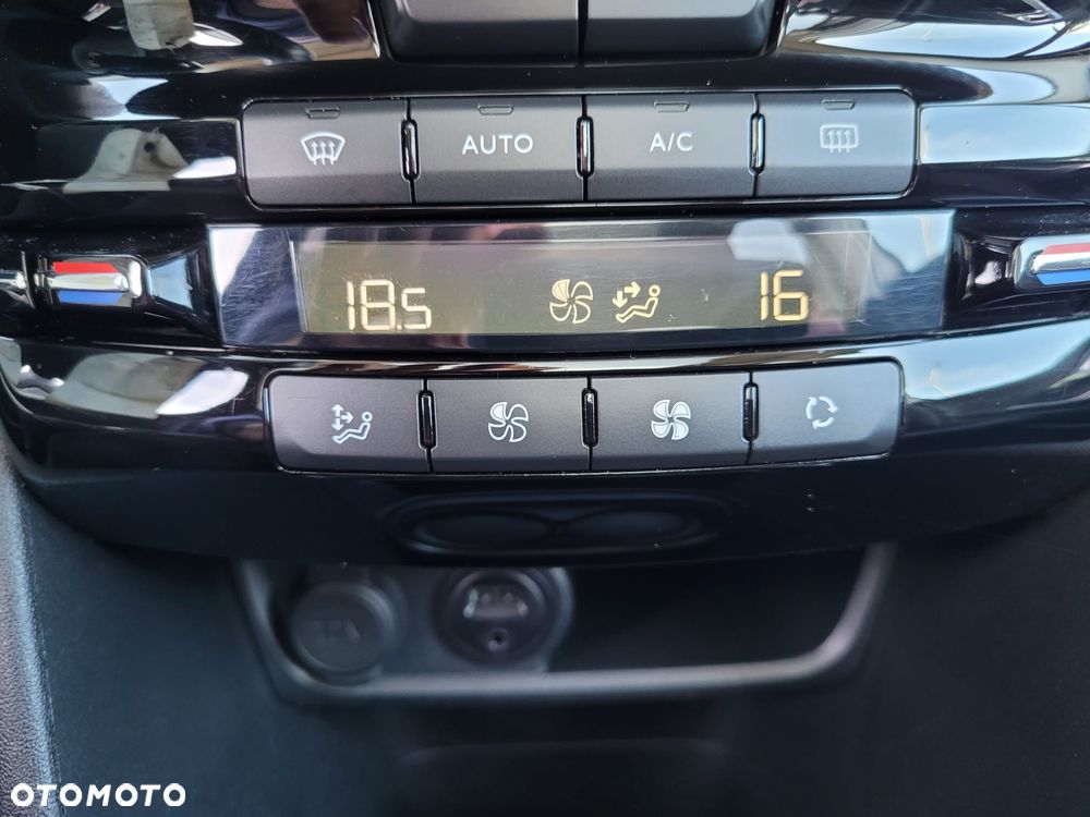 Peugeot 2008 PureTech 130 GPF Stop&Start Signature - 16