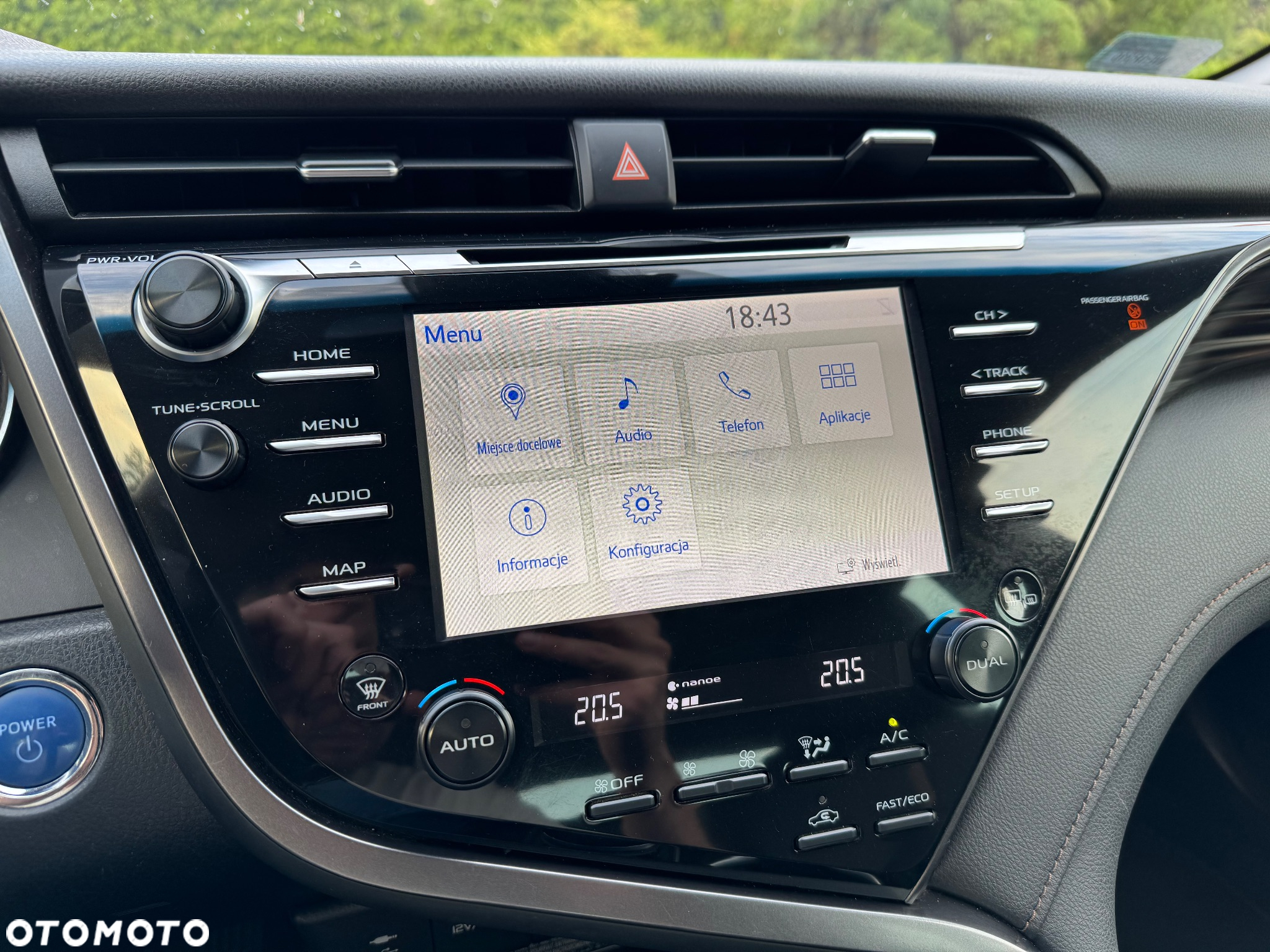 Toyota Camry 2.5 Hybrid Executive CVT - 23