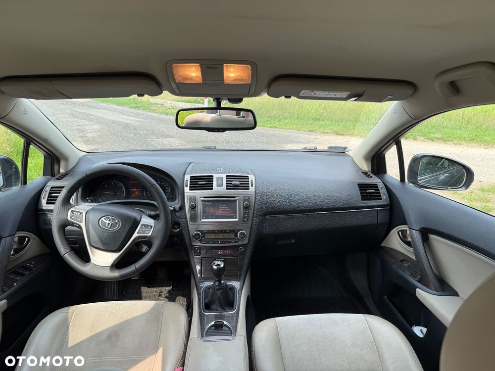 Toyota Avensis 2.0 D-4D Premium - 9