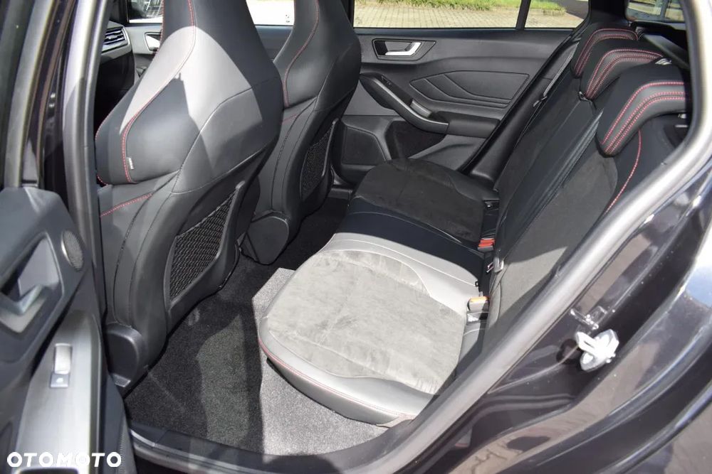 Ford Focus 2.3 EcoBoost ST X - 11