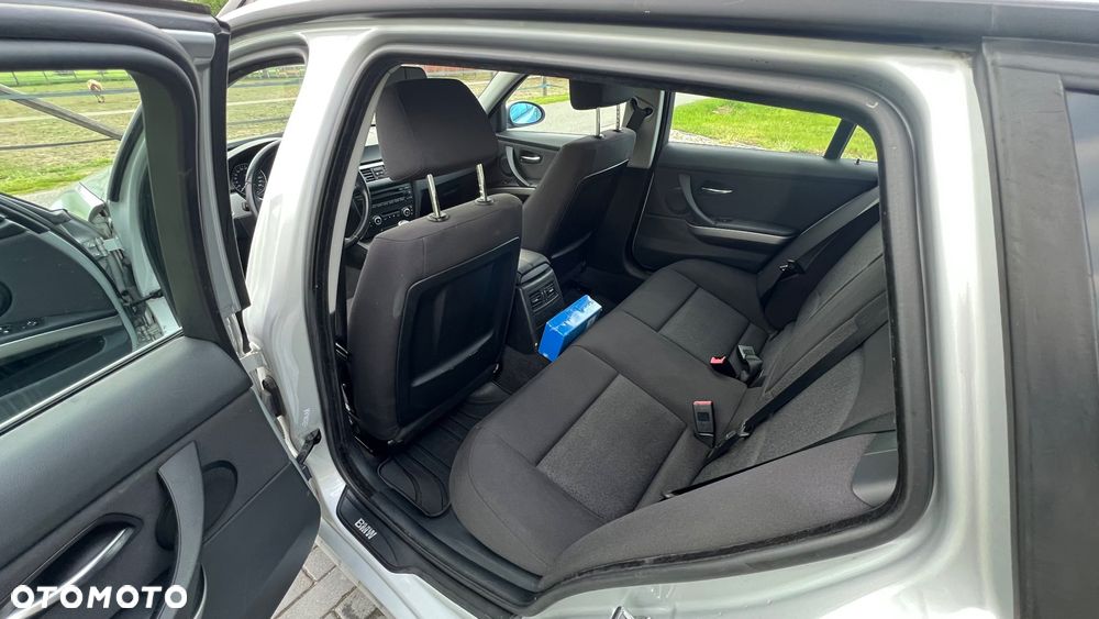 BMW Seria 3 320i - 15