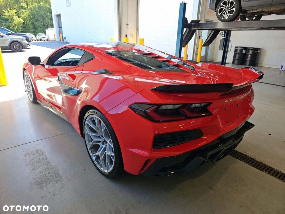 Chevrolet Corvette - 6