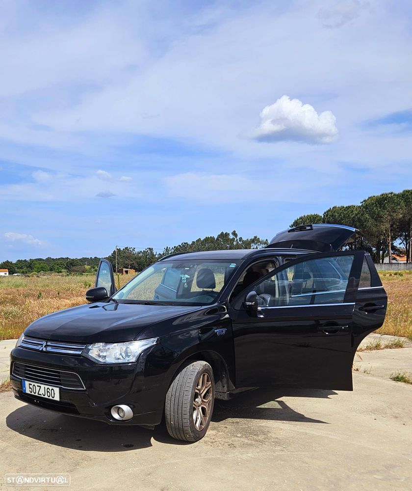 Mitsubishi Outlander 2.0 Instyle Navi - 2
