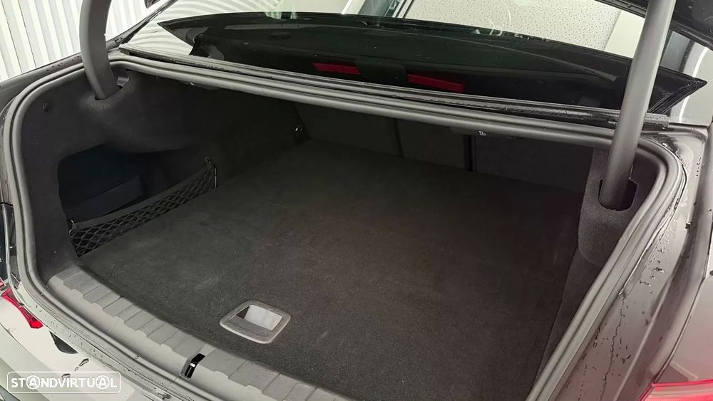 BMW 330 e Edição Desportiva M Auto - 31