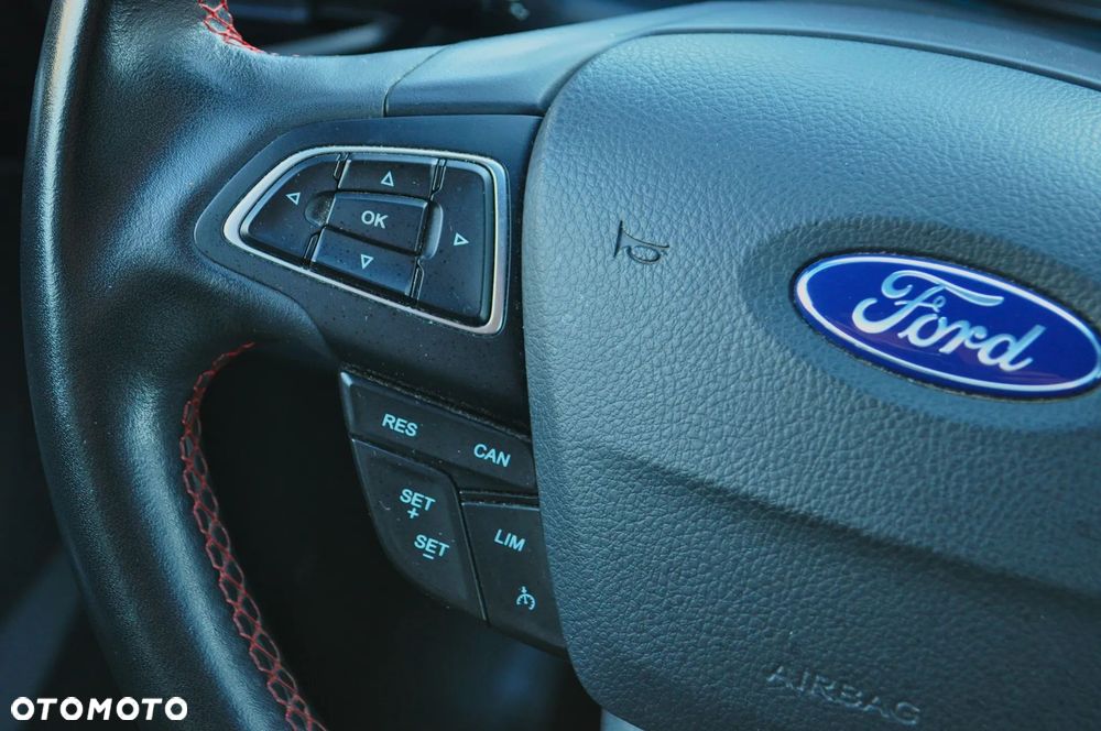 Ford Kuga 1.5 EcoBoost 2x4 ST-Line - 14