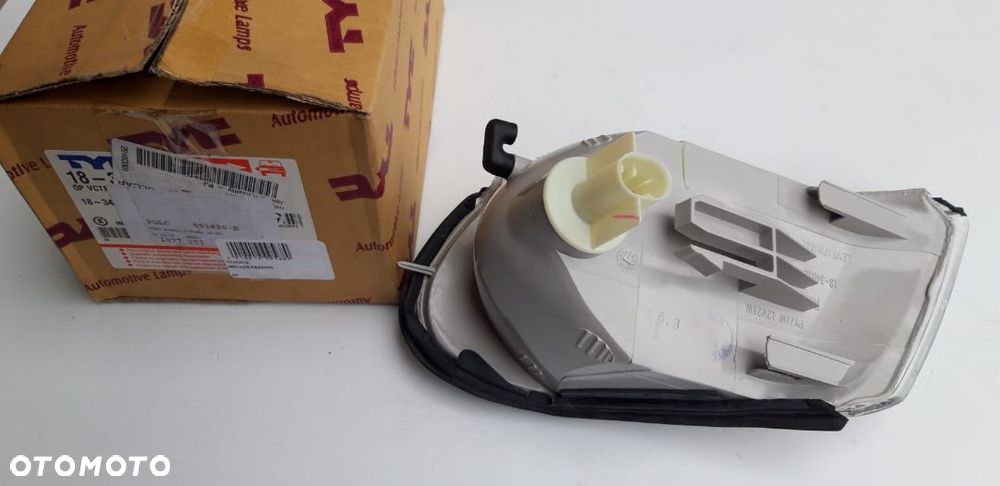 MIGACZ kierunkowskaz  PRZEDNI prawy biały  Opel Vectra b 95-98 551620-E,1226068,1226154,122668 - 2