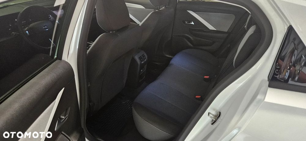 Opel Astra 1.2 T Business Edition S&S - 9