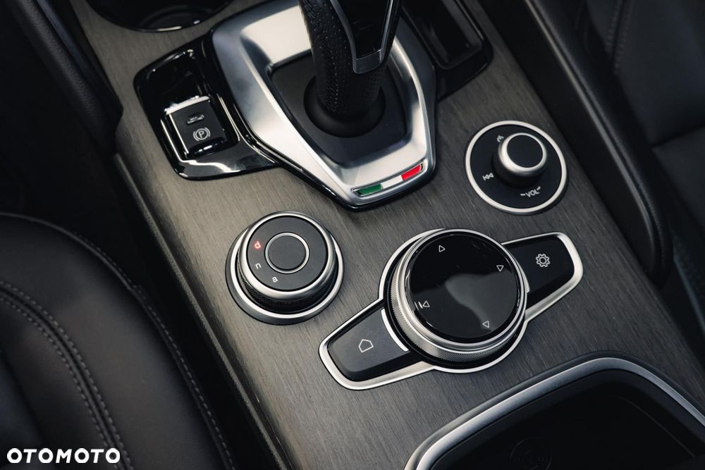 Alfa Romeo Giulia 2.0 Turbo TI Q4 - 26