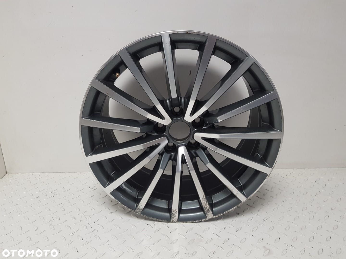 FELGA ALUMINIOWA AUDI A4 B9 A5 F5 8.5J X 19 ET32 5 x 112 8W0601025AN - 2