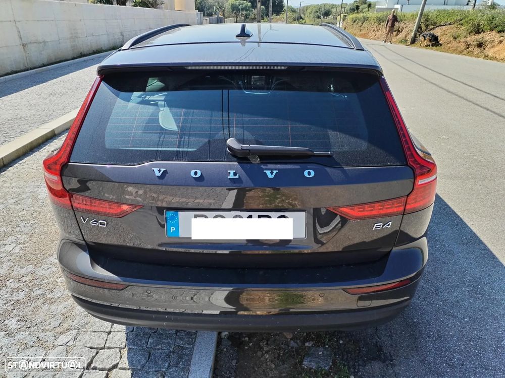 Volvo V60 2.0 B4 Essential Auto - 5