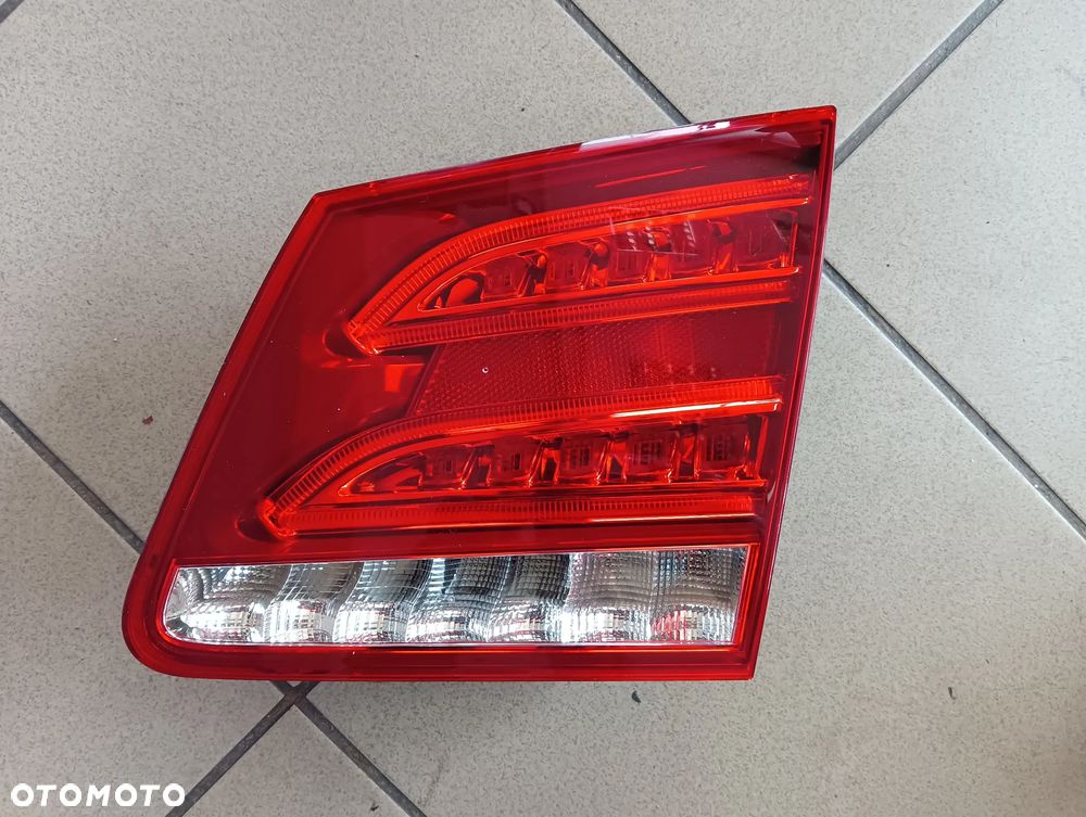 Mercedes E Klasa W212 lift kombi lampa tyl prawa w klape EU - 1