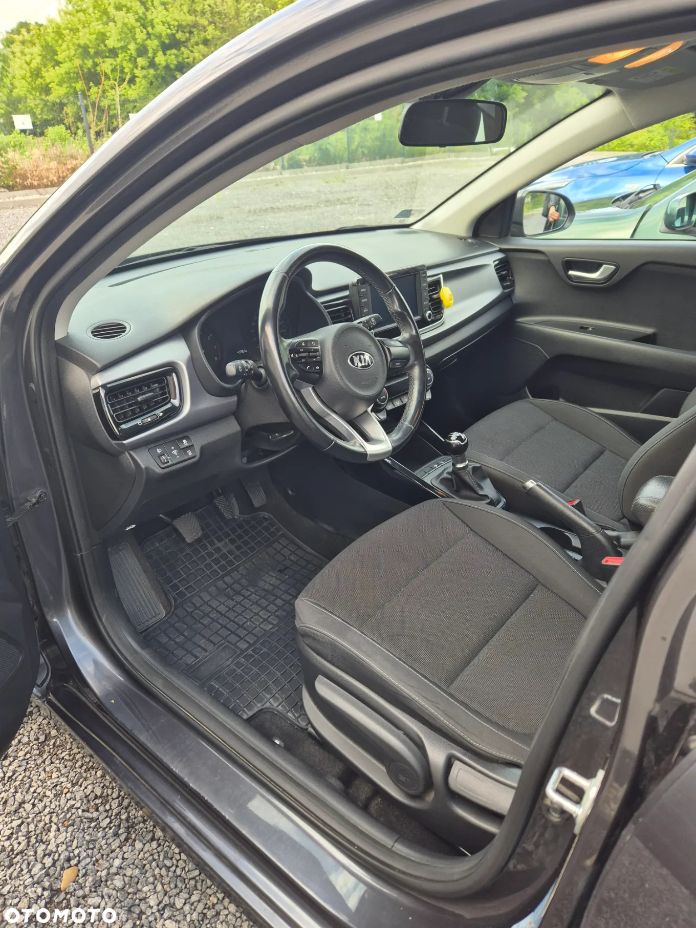 Kia Rio - 12