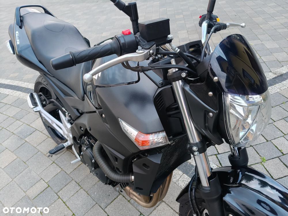 Suzuki GSR - 9